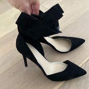 Black heels with bow detail